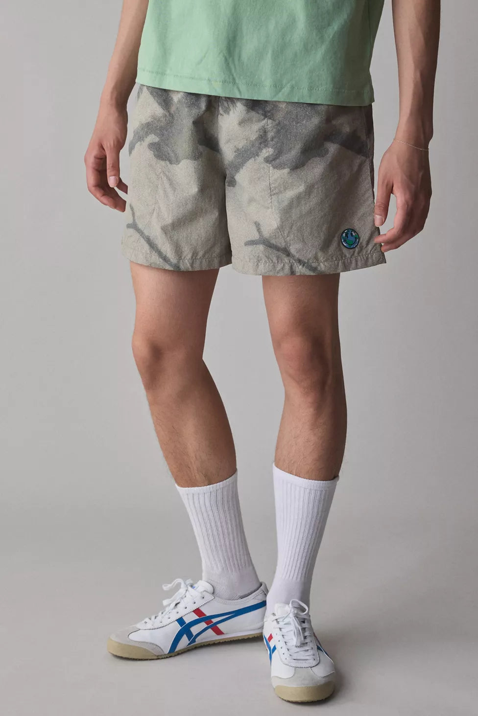 MARKET STUDIOS / Smiley Atlas Camo Printed Tech Short